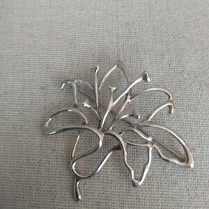 Tiffany & Co. Sterling 925 vintage bean flower brooch. Marked 1985.